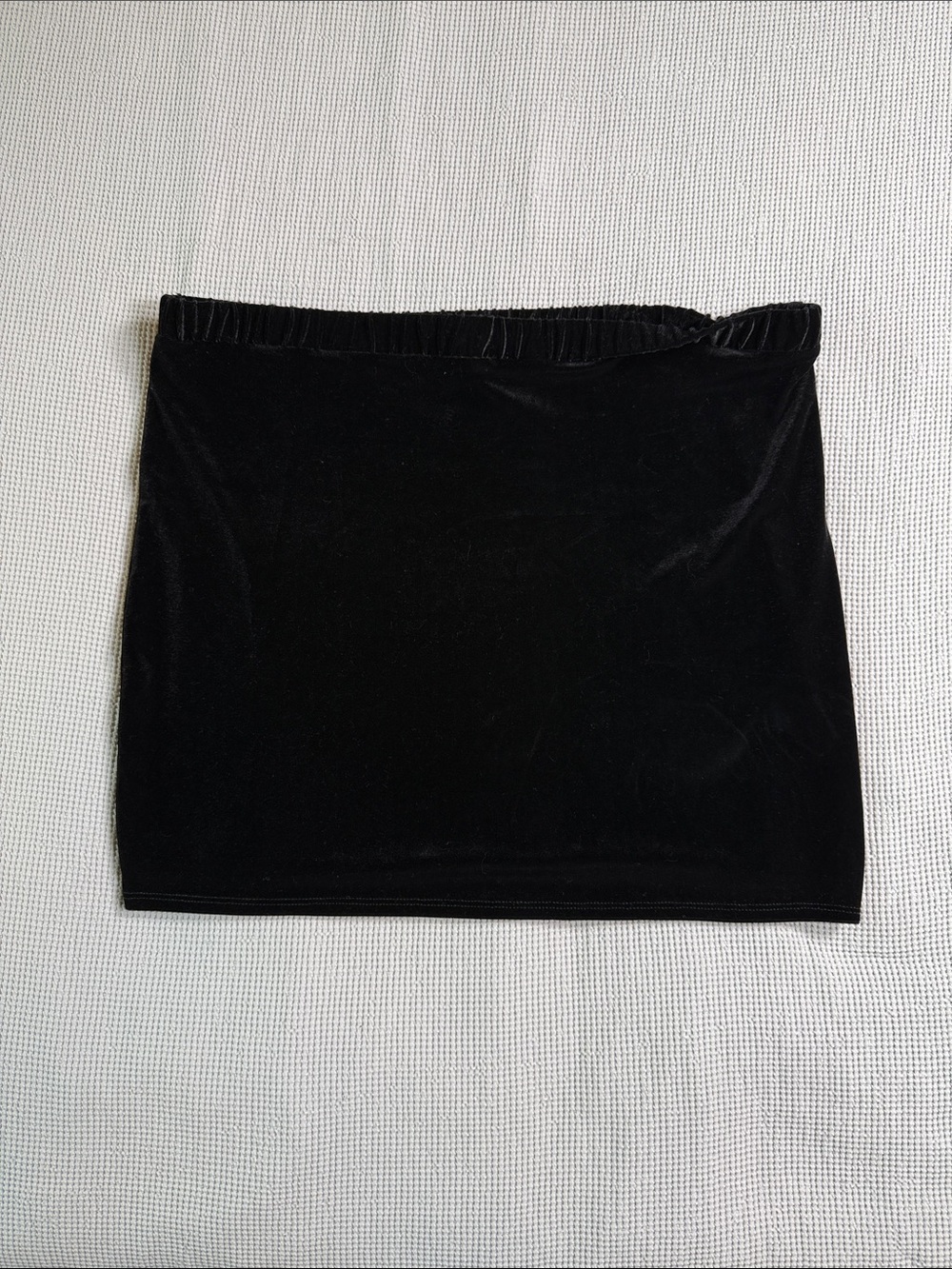 Hips & Curves Black Velvet Mini Skirt - Sleek Stretch Design 1X